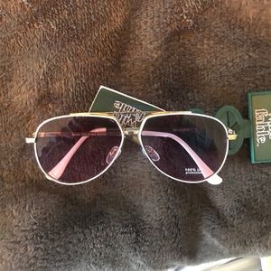 NWT cute women’s sunglasses 💓 UV protection
